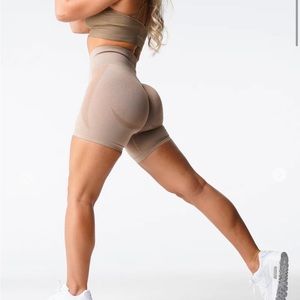 Nvgtn contour shorts